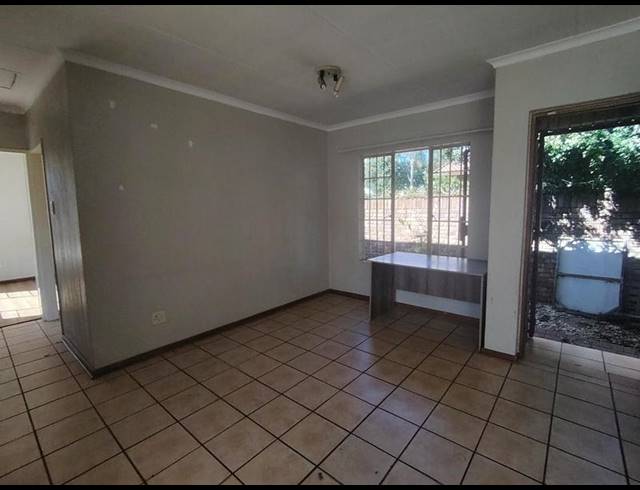 2 BEDROOM PROPERTY TO RENT IN ROOIHUISKRAAL NORTH